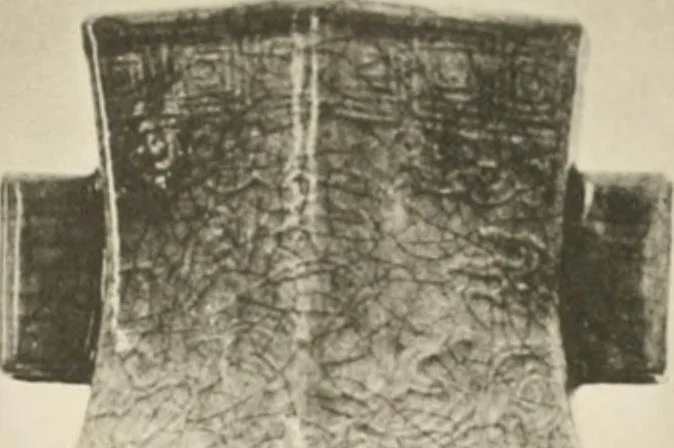 An illustration from Chinesisches Porzellan : seine Geschichte, Kunst und Technik, 1913, leaf 52