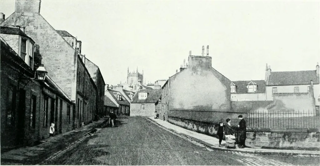 An illustration from City development, a study of parks, gardens, and culture-institutes; a report to the Carnegie Dunfermline trust, 1904, leaf 32