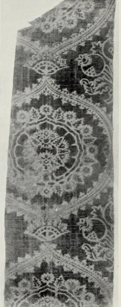 An illustration from Collection d'anciennes étoffes : réunies et décrites, 1901, leaf 108