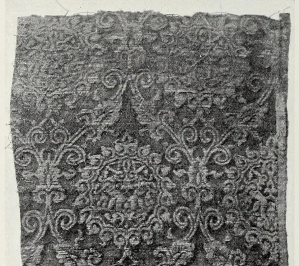 An illustration from Collection d'anciennes étoffes : réunies et décrites, 1901, leaf 30