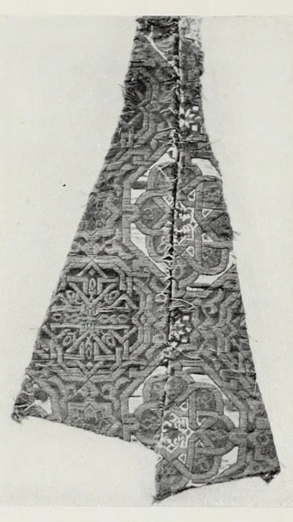 An illustration from Collection d'anciennes étoffes : réunies et décrites, 1901, leaf 52