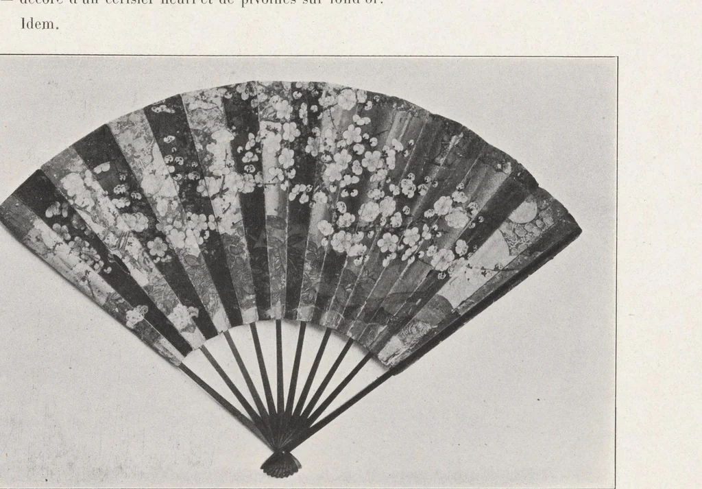 An illustration from Collection S. Bing. : Objets d'art et peintures du Japon et de la Chine dont la vente aura lieu du lundi 7 au samedi 12 mai 1906 inclus dans les galeries de MM. Durand-Ruel, 1906, leaf 41