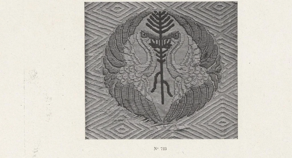 An illustration from Collection S. Bing. : Objets d'art et peintures du Japon et de la Chine dont la vente aura lieu du lundi 7 au samedi 12 mai 1906 inclus dans les galeries de MM. Durand-Ruel, 1906, leaf 50