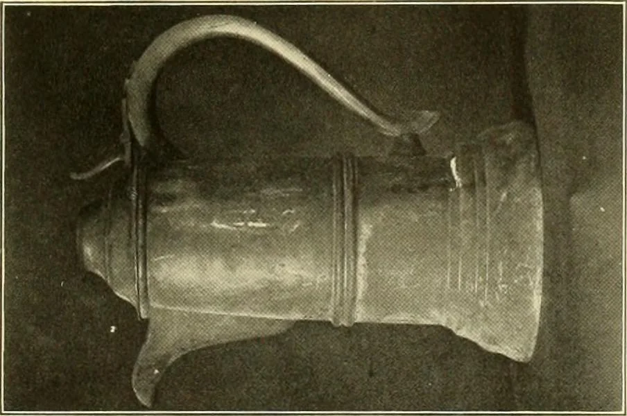 An illustration from Colonial homes and their furnishings, 1912, leaf 372