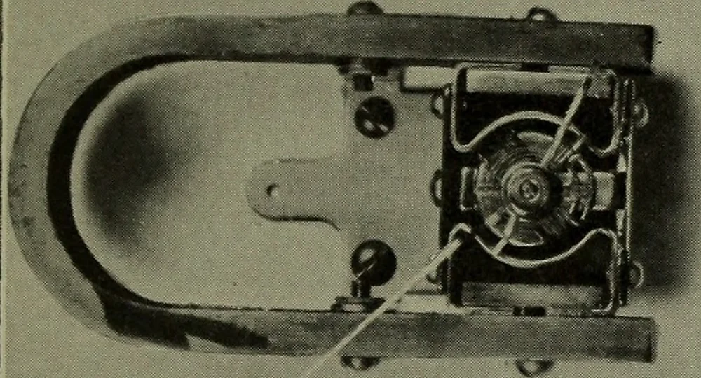 An illustration from A comparison of American direct-current switchboard voltmeters and ammeters, 1911, leaf 28
