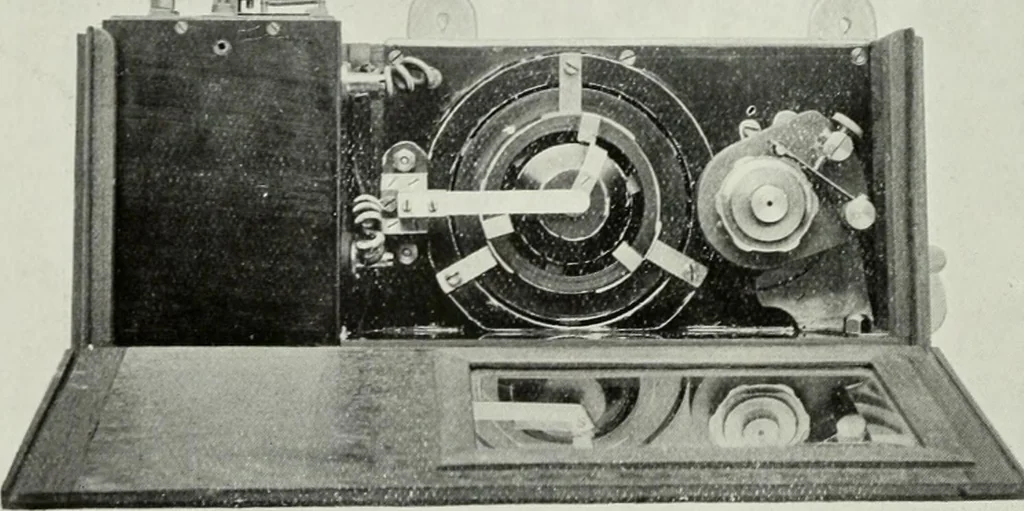 An illustration from The complete motorist, being an account of the evolution and construction of the modern motor-car; with notes on the selection, use, and maintenance of the same; and on the pleasures of travel upon the public roads, 1905, leaf 129