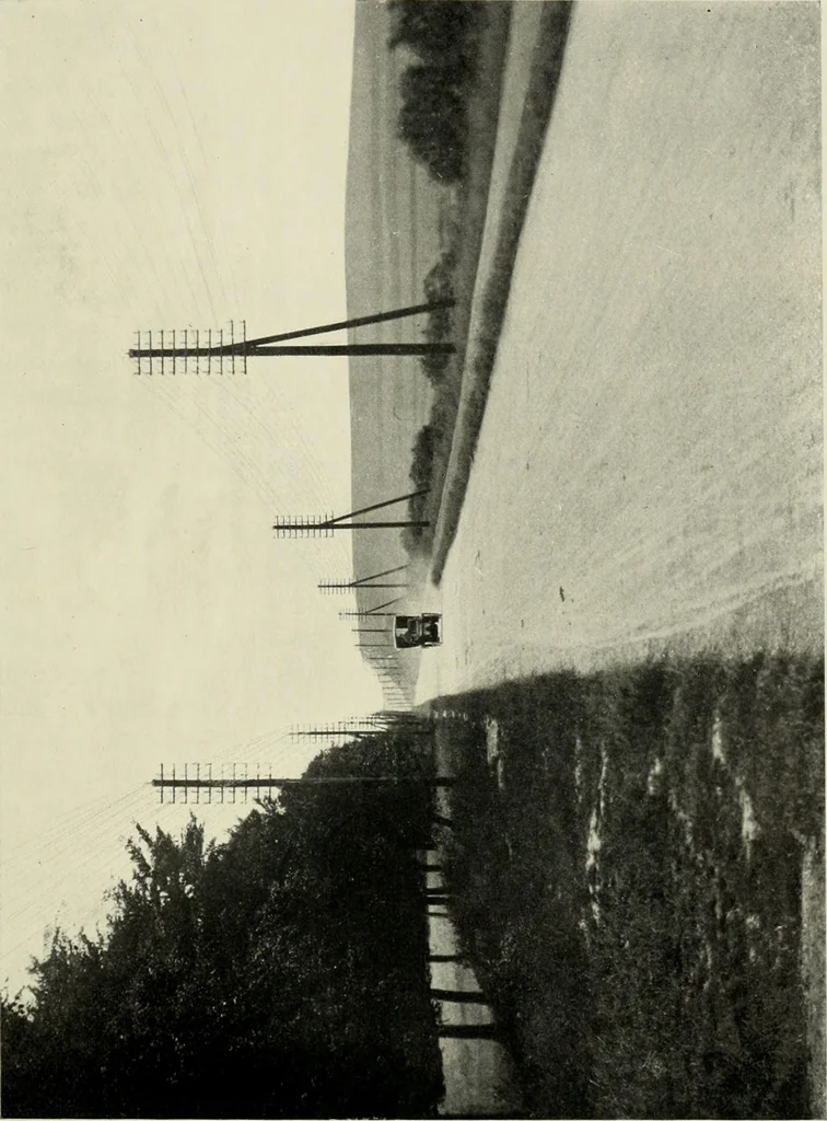 An illustration from The complete motorist, being an account of the evolution and construction of the modern motor-car; with notes on the selection, use, and maintenance of the same; and on the pleasures of travel upon the public roads, 1905, leaf 450