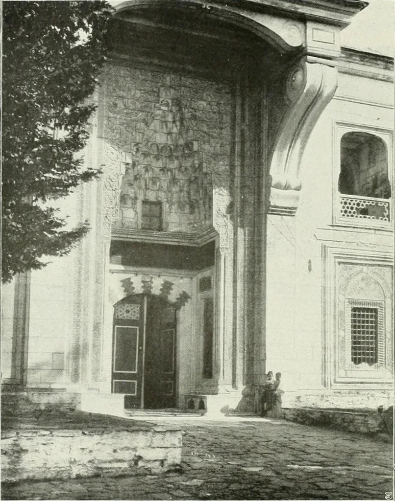An illustration from Constantinople, 1913, leaf 125