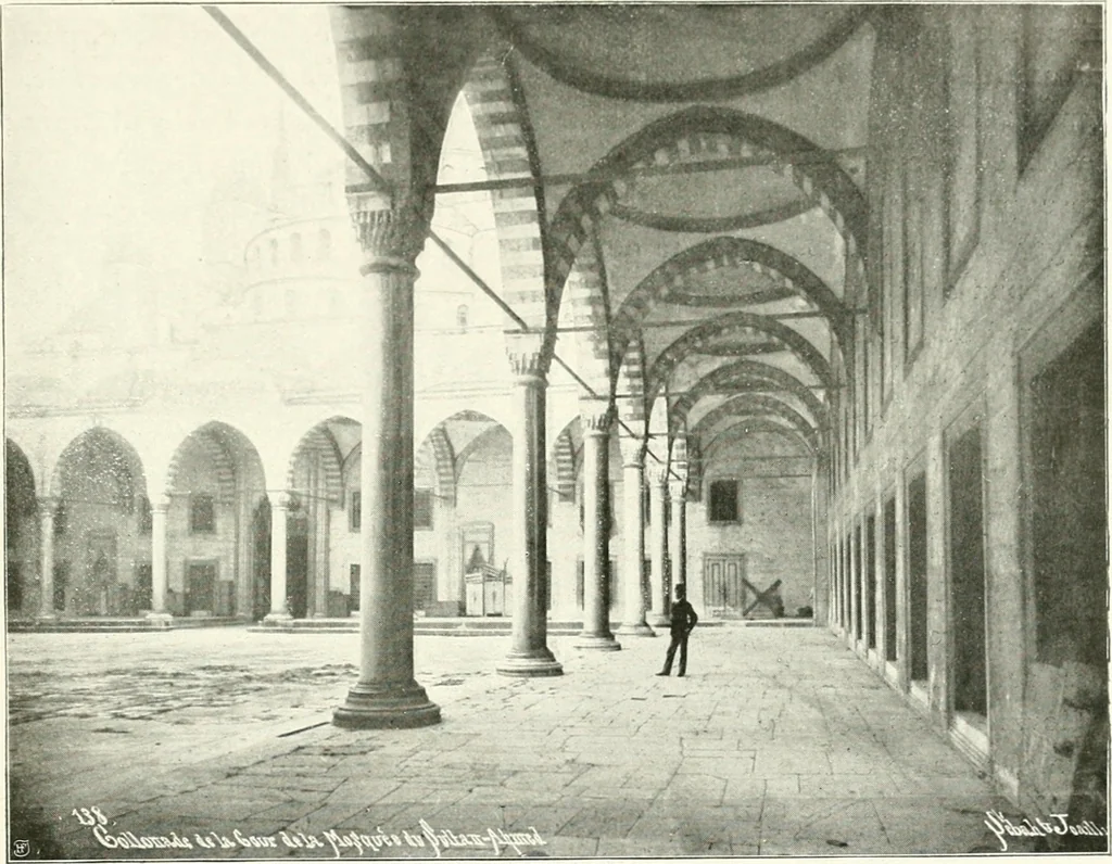 An illustration from Constantinople : ouvrage orné de 103 gravures, 1906, leaf 148