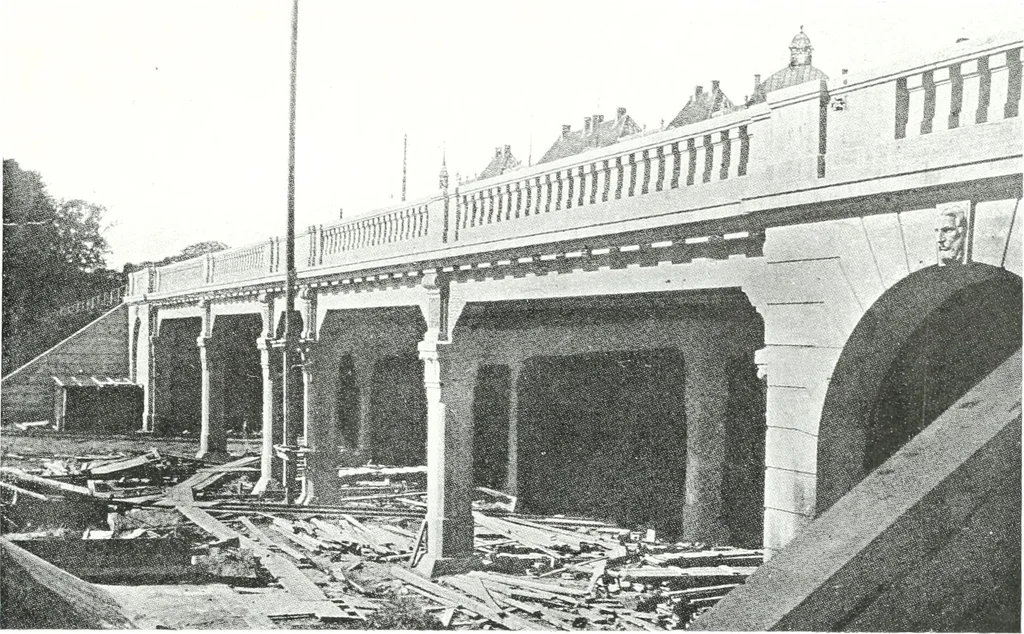 An illustration from Construction : a journal for the architectural engineering and contracting interests of Canada, 1913, leaf 320