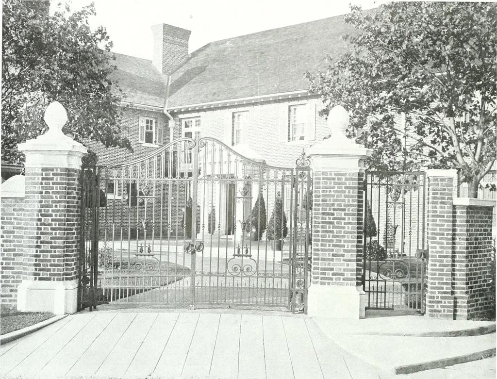 An illustration from Construction : a journal for the architectural engineering and contracting interests of Canada, 1913, leaf 371