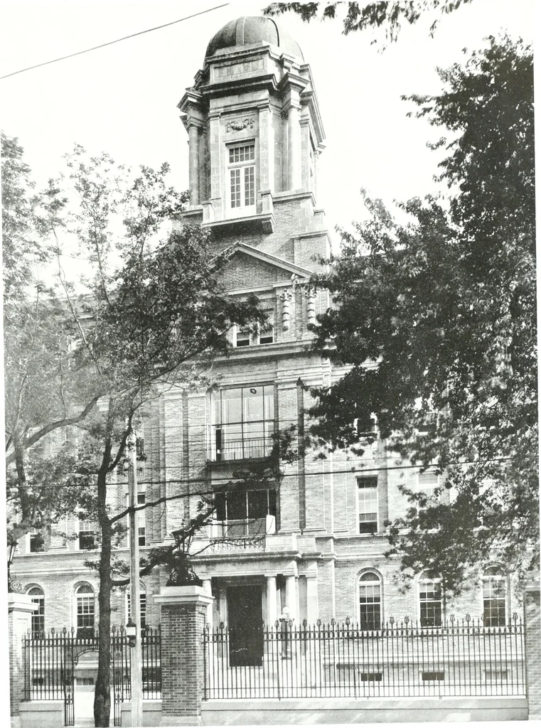 An illustration from Construction : a journal for the architectural engineering and contracting interests of Canada, 1913, leaf 418