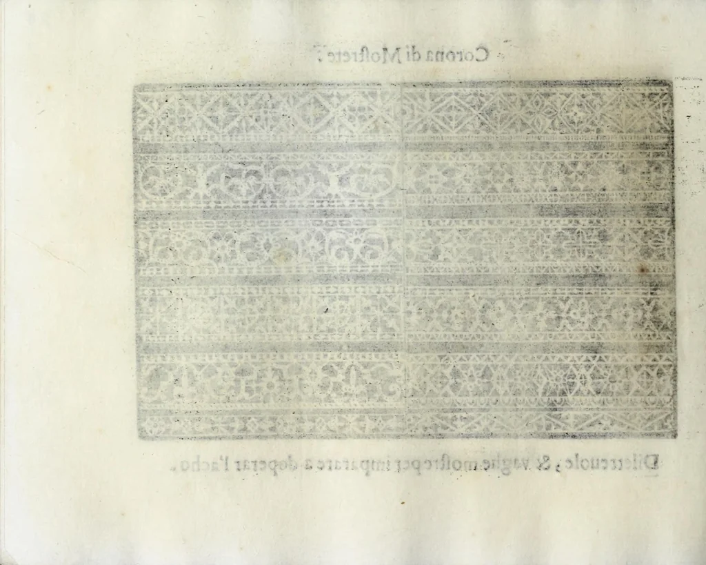 An illustration from Corona delle nobili et virtvose donne : libro primo [-qvarto] : nel quale si dimostra in varij dissegni; tutte le sorti di mostre di punti tagliati, punti in aria, punti a reticello, e d'ogni altra sorte, cosi per freggi, come per merli, & rosette, che con l'aco si vsano hoggidi per tutta l'Europa : et molte delle quali mostre posono seruire ancora per opere à mazzete : con le dechiarationi a le mostre a' lavouri, 1625, leaf 158