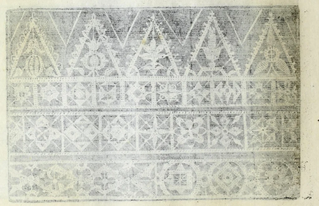 An illustration from Corona delle nobili et virtvose donne : libro primo [-qvarto] : nel quale si dimostra in varij dissegni; tutte le sorti di mostre di punti tagliati, punti in aria, punti a reticello, e d'ogni altra sorte, cosi per freggi, come per merli, & rosette, che con l'aco si vsano hoggidi per tutta l'Europa : et molte delle quali mostre posono seruire ancora per opere à mazzete : con le dechiarationi a le mostre a' lavouri, 1625, leaf 224