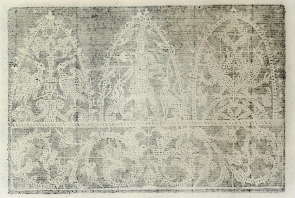 An illustration from Corona delle nobili et virtvose donne : libro primo [-qvarto] : nel quale si dimostra in varij dissegni; tutte le sorti di mostre di punti tagliati, punti in aria, punti a reticello, e d'ogni altra sorte, cosi per freggi, come per merli, & rosette, che con l'aco si vsano hoggidi per tutta l'Europa : et molte delle quali mostre posono seruire ancora per opere à mazzete : con le dechiarationi a le mostre a' lavouri, 1625, leaf 56