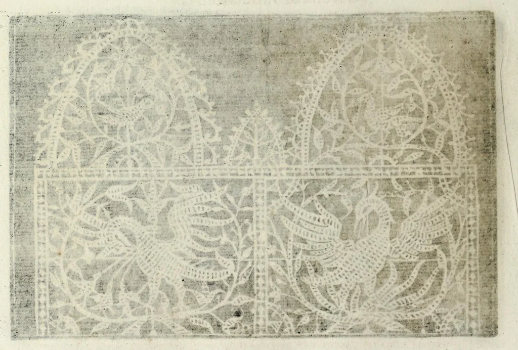 An illustration from Corona delle nobili et virtvose donne : libro primo [-qvarto] : nel quale si dimostra in varij dissegni; tutte le sorti di mostre di punti tagliati, punti in aria, punti a reticello, e d'ogni altra sorte, cosi per freggi, come per merli, & rosette, che con l'aco si vsano hoggidi per tutta l'Europa : et molte delle quali mostre posono seruire ancora per opere à mazzete : con le dechiarationi a le mostre a' lavouri, 1625, leaf 94