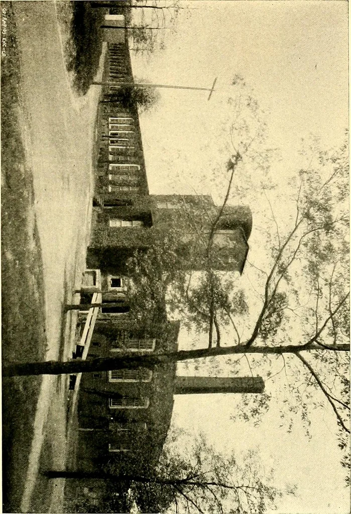 An illustration from Cotton mill, commercial features : a text-book for the use of textile schools and investors, 1899, leaf 82