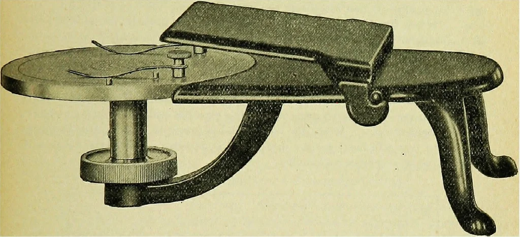 An illustration from The microscope; an introduction to the microscopic methods and to histology, 1911, leaf 272