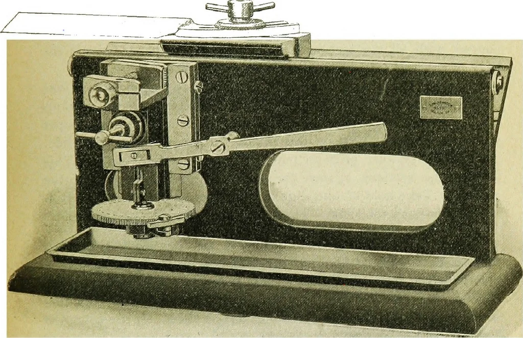 An illustration from The microscope; an introduction to the microscopic methods and to histology, 1911, leaf 326