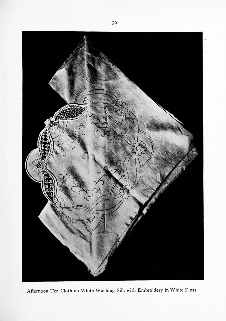 An illustration from The new lace embroidery (Punto tagliato) With 34 illustrations, 1905, leaf 56