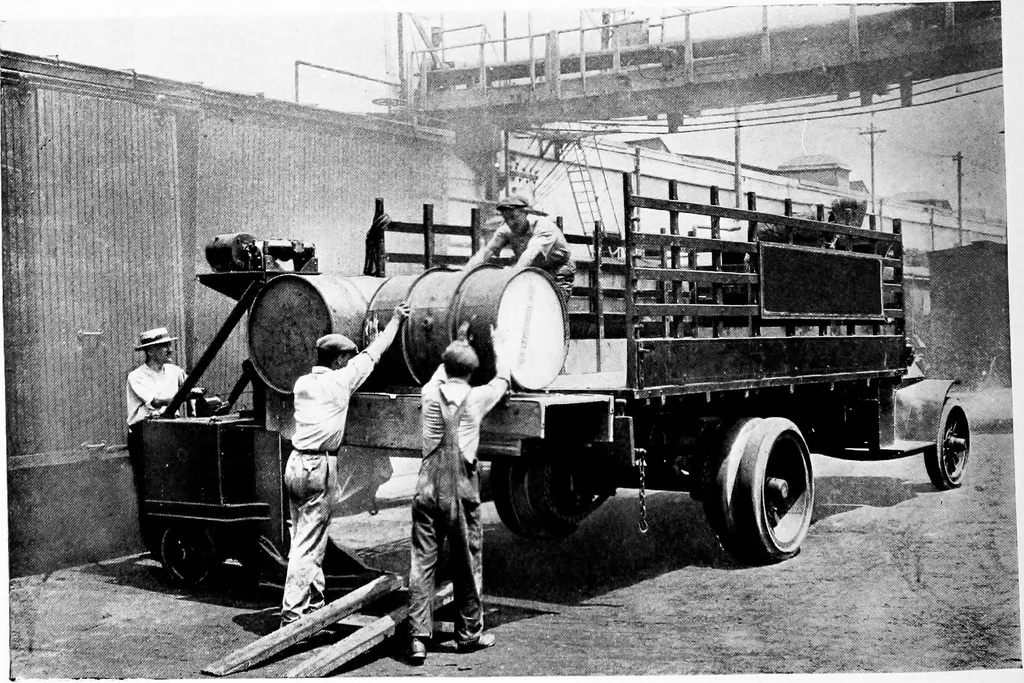 An illustration from Material handling cyclopedia; a reference book covering definitions, descriptions, illustrations and methods of use of material handling machines employed in industry, 1921, leaf 525
