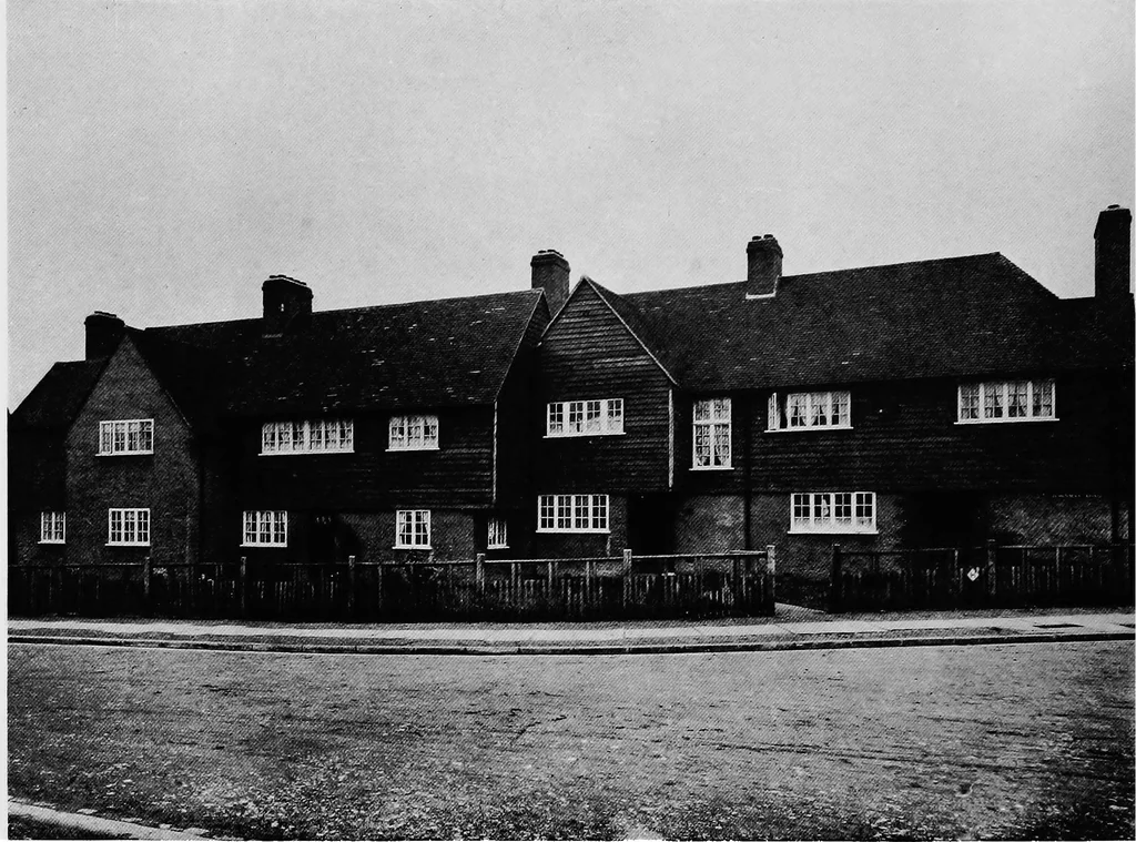 An illustration from The housing problem in war and peace, 1918, leaf 17