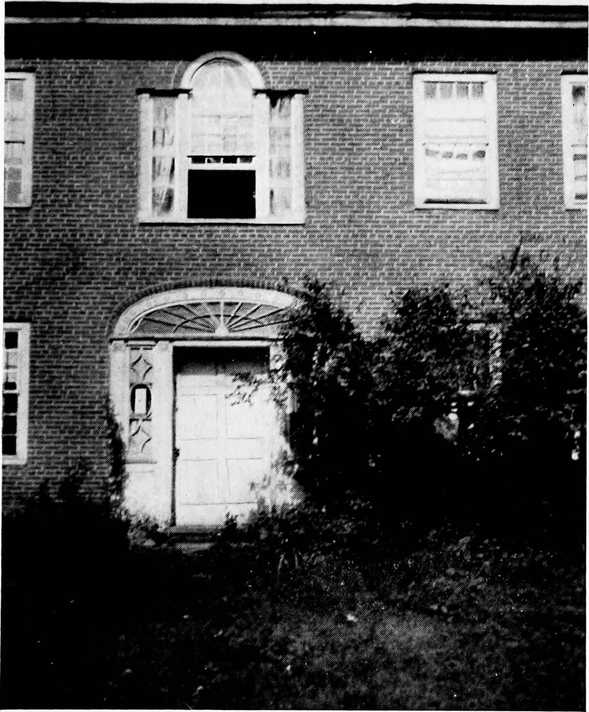 An illustration from Old New England doorways, 1919, leaf 148