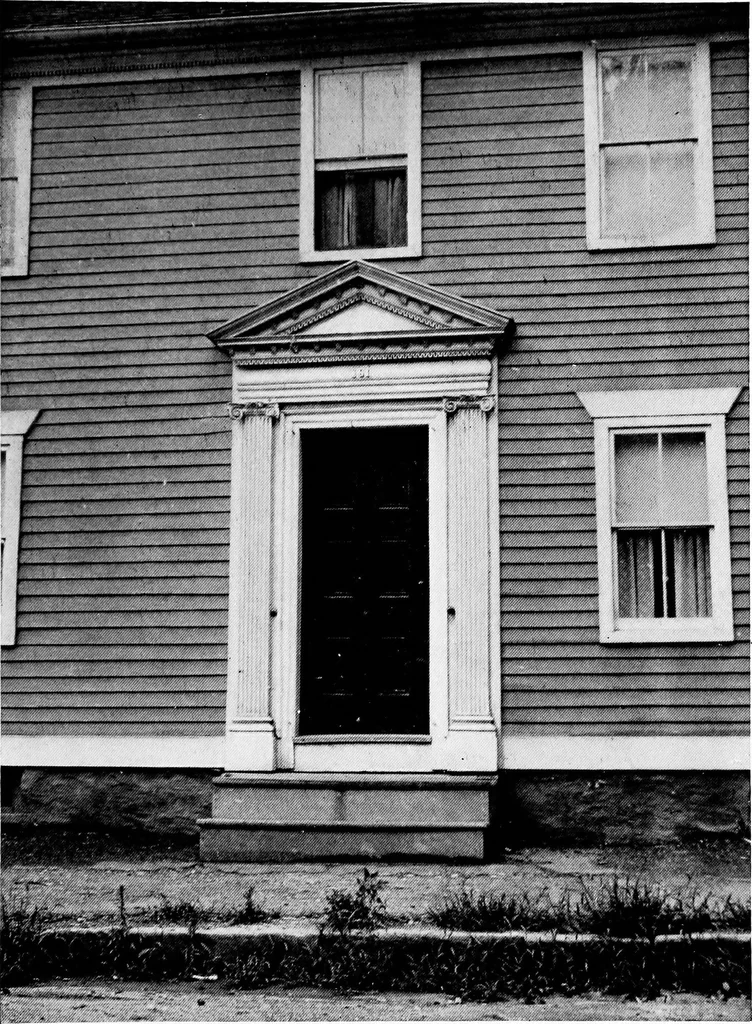An illustration from Old New England doorways, 1919, leaf 152