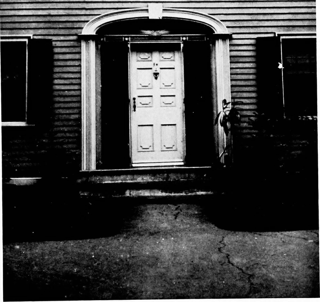 An illustration from Old New England doorways, 1919, leaf 62