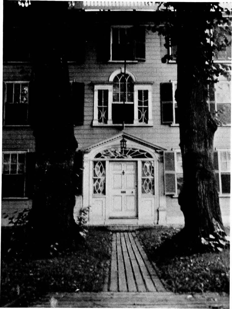 An illustration from Old New England doorways, 1919, leaf 82