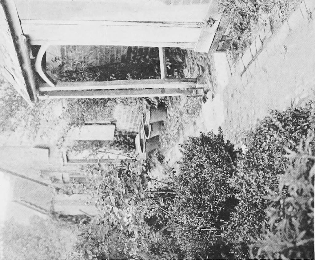 An illustration from Picturesque English cottages and their doorway gardens, 1905, leaf 91