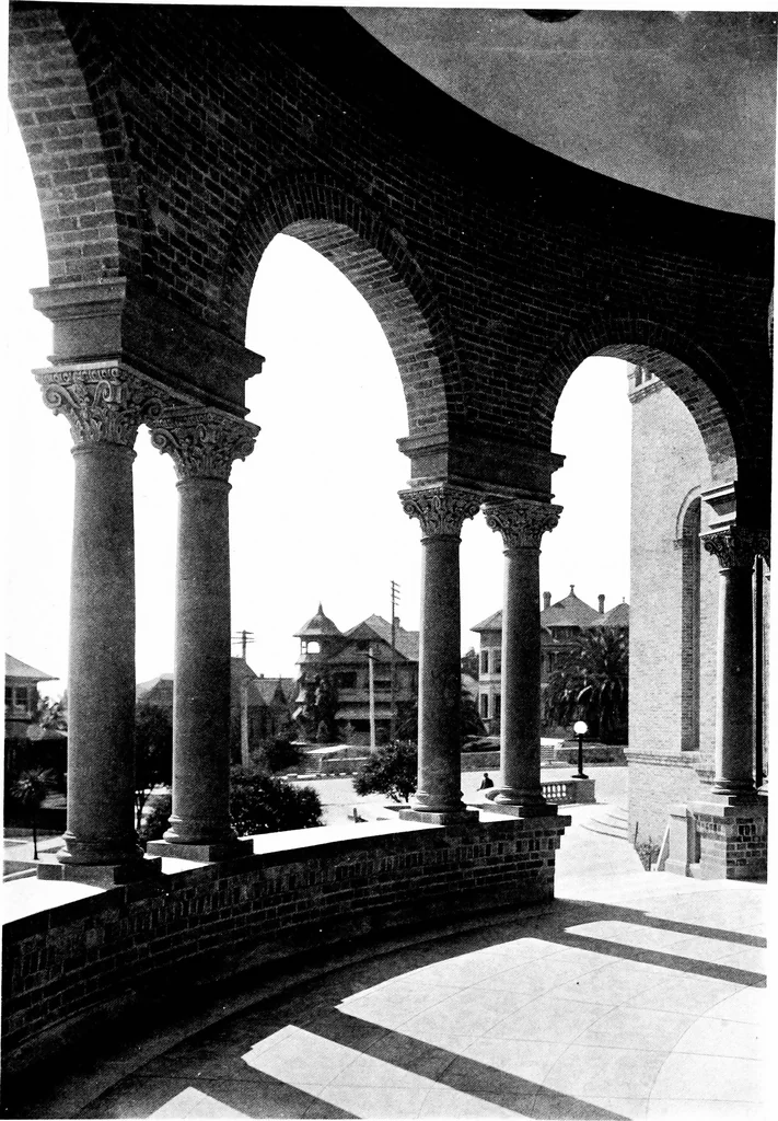 An illustration from American churches ... A series of authoritative articles on designing, planning, heating, ventilating, lighting and general equipment of churches as demonstrated by the best practice in the United States, 1915, leaf 210