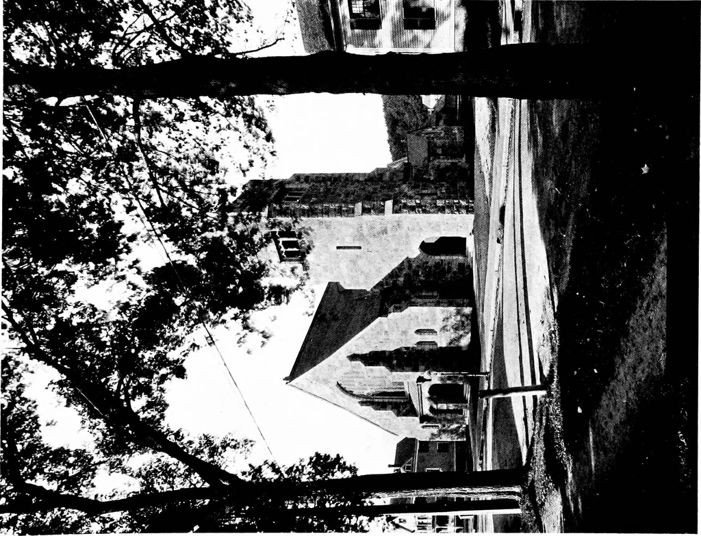 An illustration from American churches ... A series of authoritative articles on designing, planning, heating, ventilating, lighting and general equipment of churches as demonstrated by the best practice in the United States, 1915, leaf 268