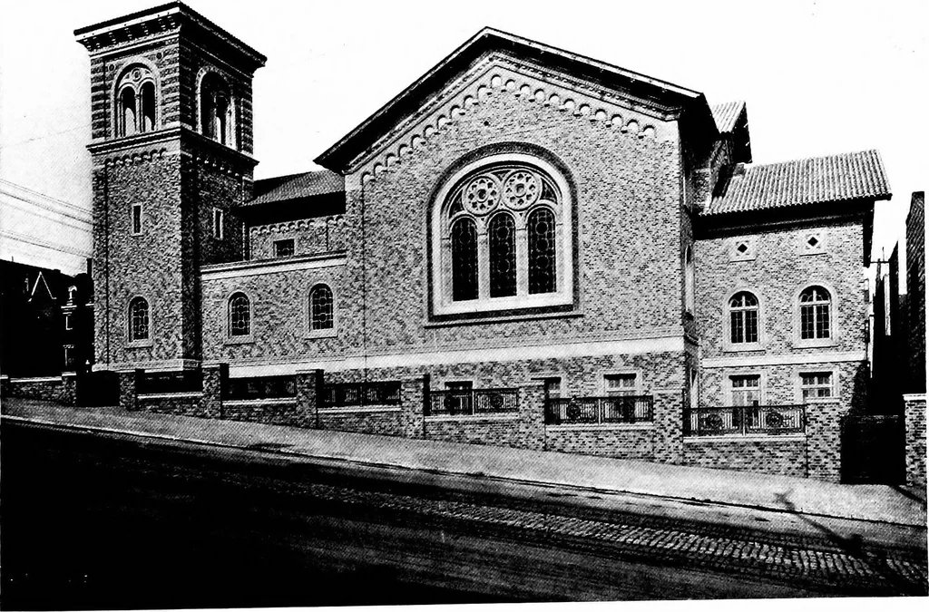 An illustration from American churches ... A series of authoritative articles on designing, planning, heating, ventilating, lighting and general equipment of churches as demonstrated by the best practice in the United States, 1915, leaf 336
