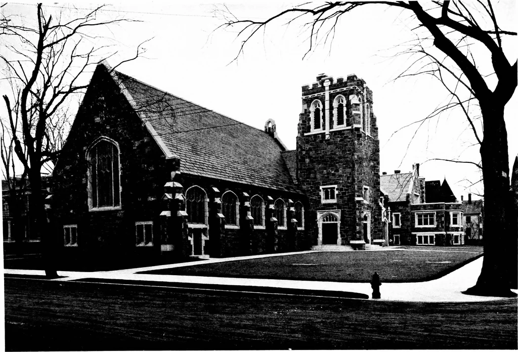 An illustration from American churches ... A series of authoritative articles on designing, planning, heating, ventilating, lighting and general equipment of churches as demonstrated by the best practice in the United States, 1915, leaf 444