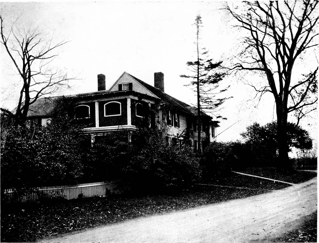 An illustration from New homes under old roofs, 1916, leaf 90