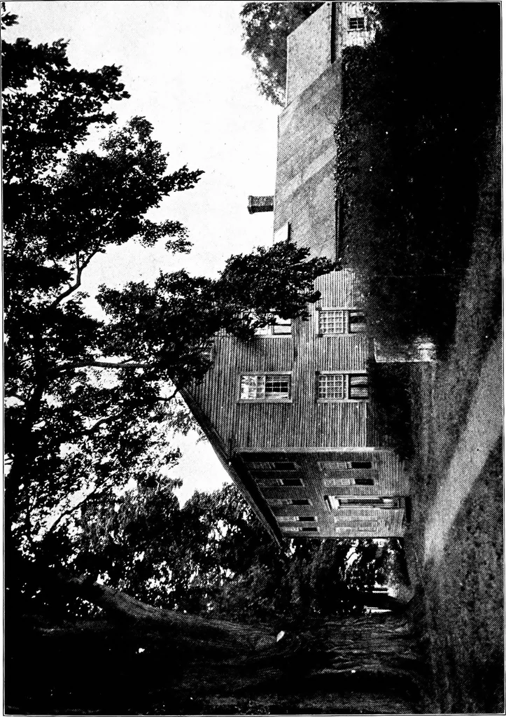 An illustration from Old New England houses, 1920, leaf 102