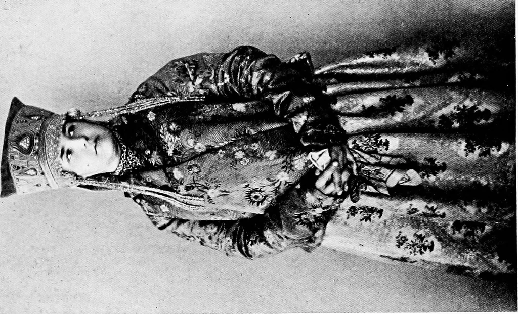 An illustration from Peasant art in Russia, 1912, leaf 33