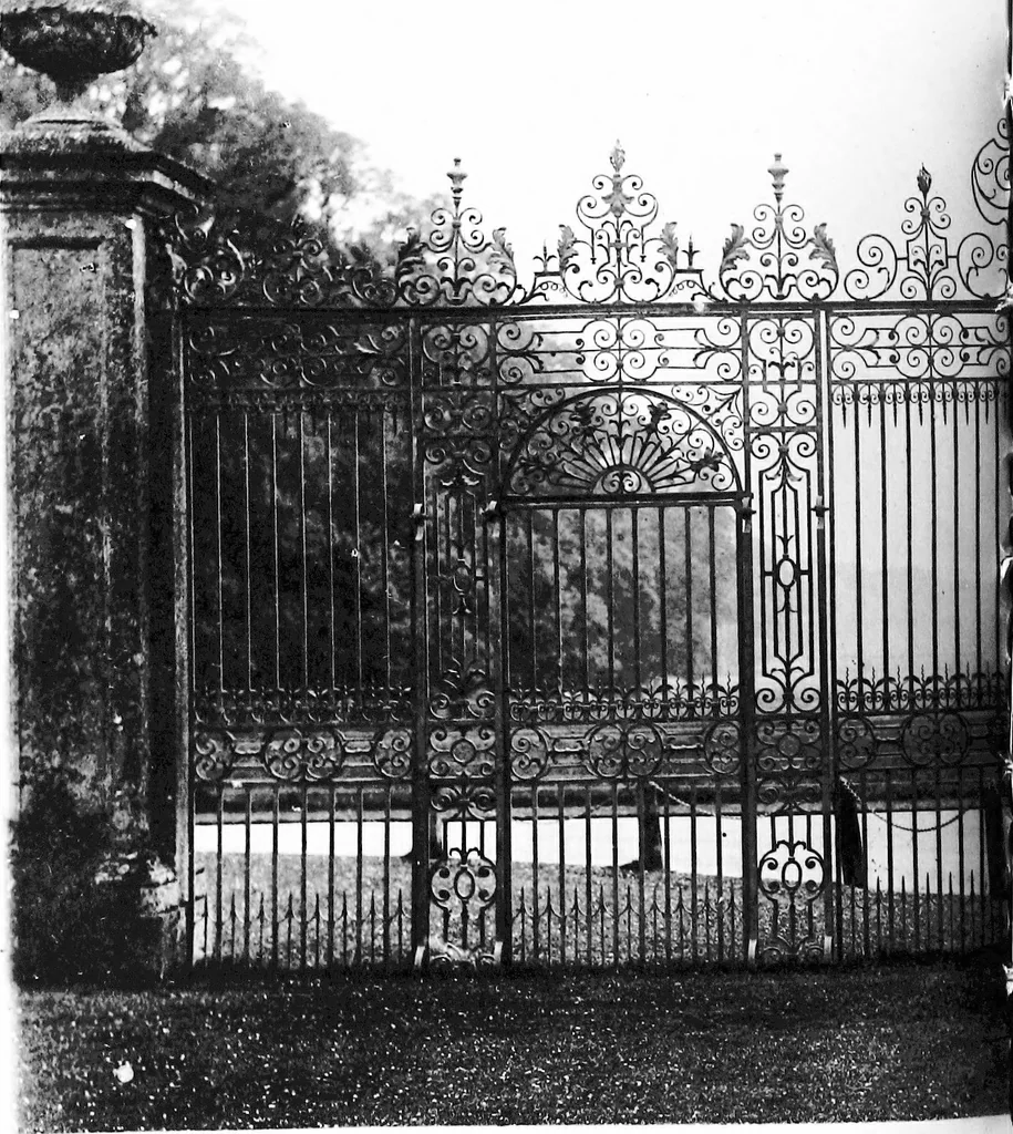 An illustration from English ironwork of the XVIIth & XVIIIth centuries; an historical & analytical account of the development of exterior smithcraft, 1911, leaf 179