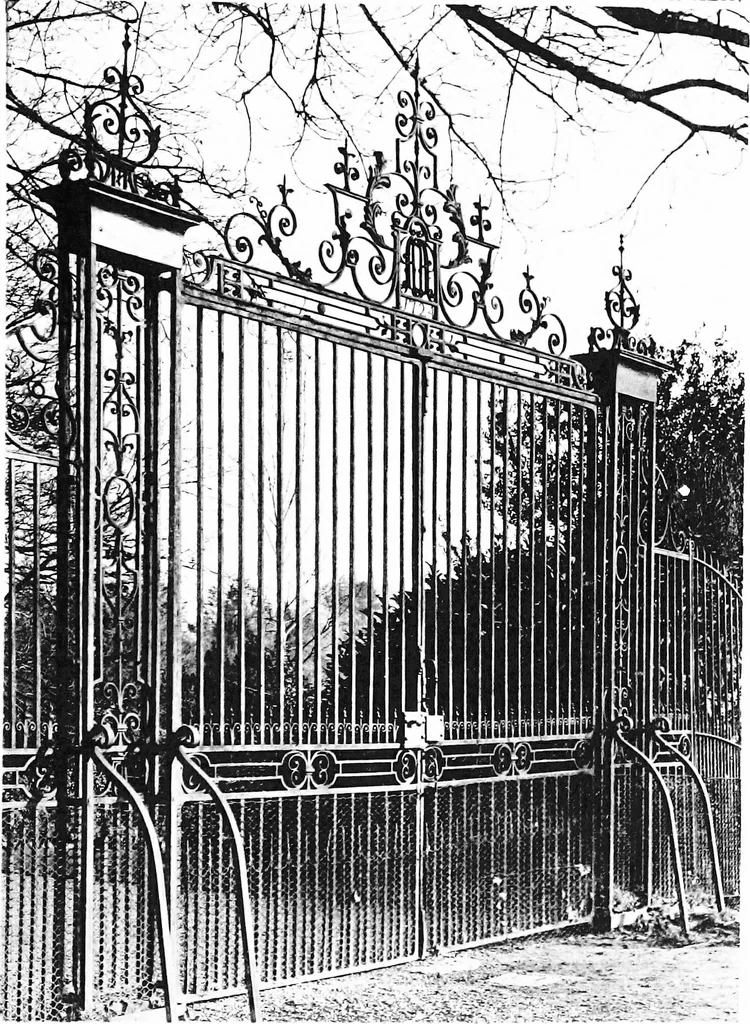 An illustration from English ironwork of the XVIIth & XVIIIth centuries; an historical & analytical account of the development of exterior smithcraft, 1911, leaf 266