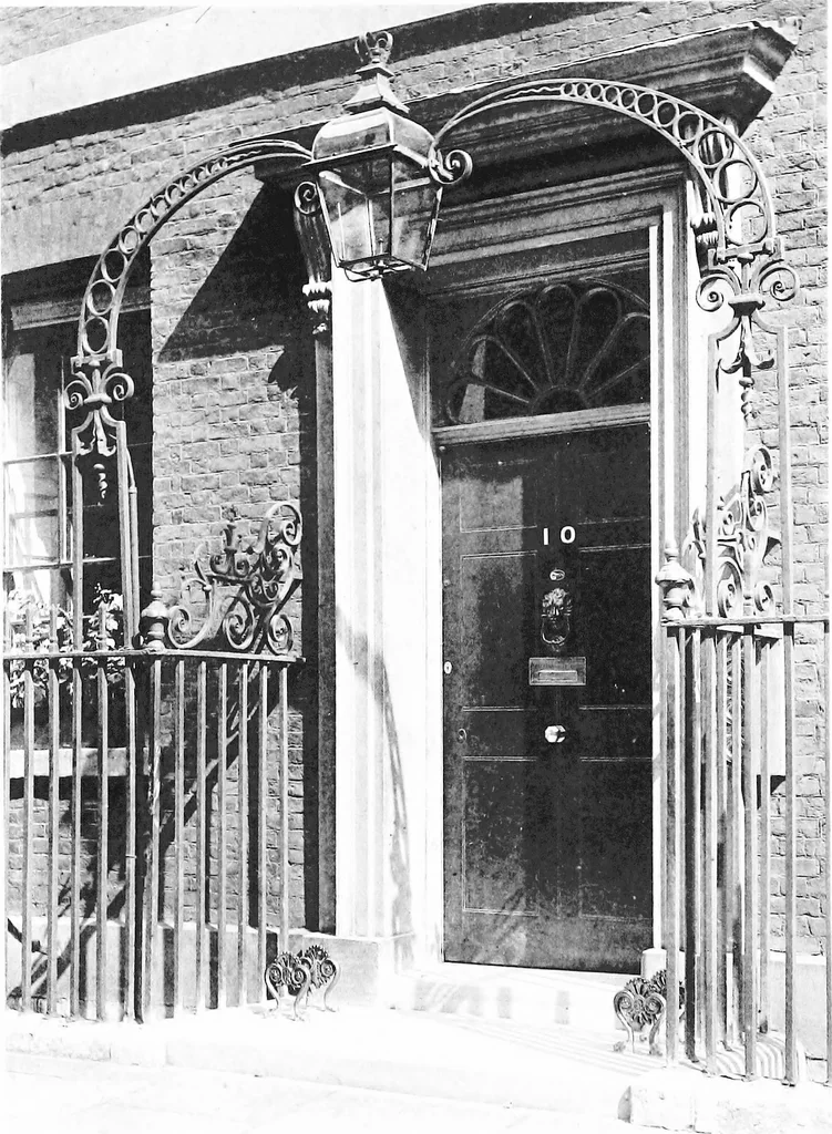 An illustration from English ironwork of the XVIIth & XVIIIth centuries; an historical & analytical account of the development of exterior smithcraft, 1911, leaf 495