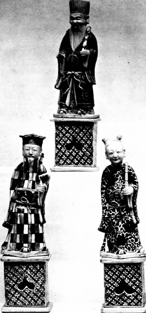 An illustration from Catalogue of the well-known collection of Chinese porcelain, 1916, leaf 68