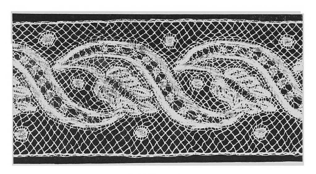 An illustration from Point and pillow lace : a short account of various kinds, ancient and modern, and how to recognise them, 1899, leaf 114