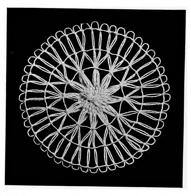 An illustration from Teneriffe lace : designs and instructions, 1904, leaf 17