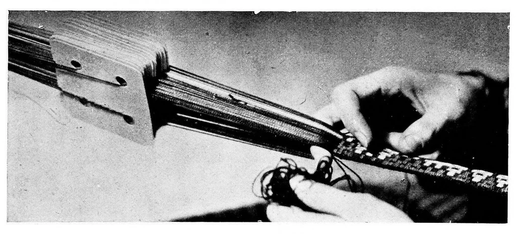 An illustration from Shuttle-craft courses in weaving, 1922, leaf 16