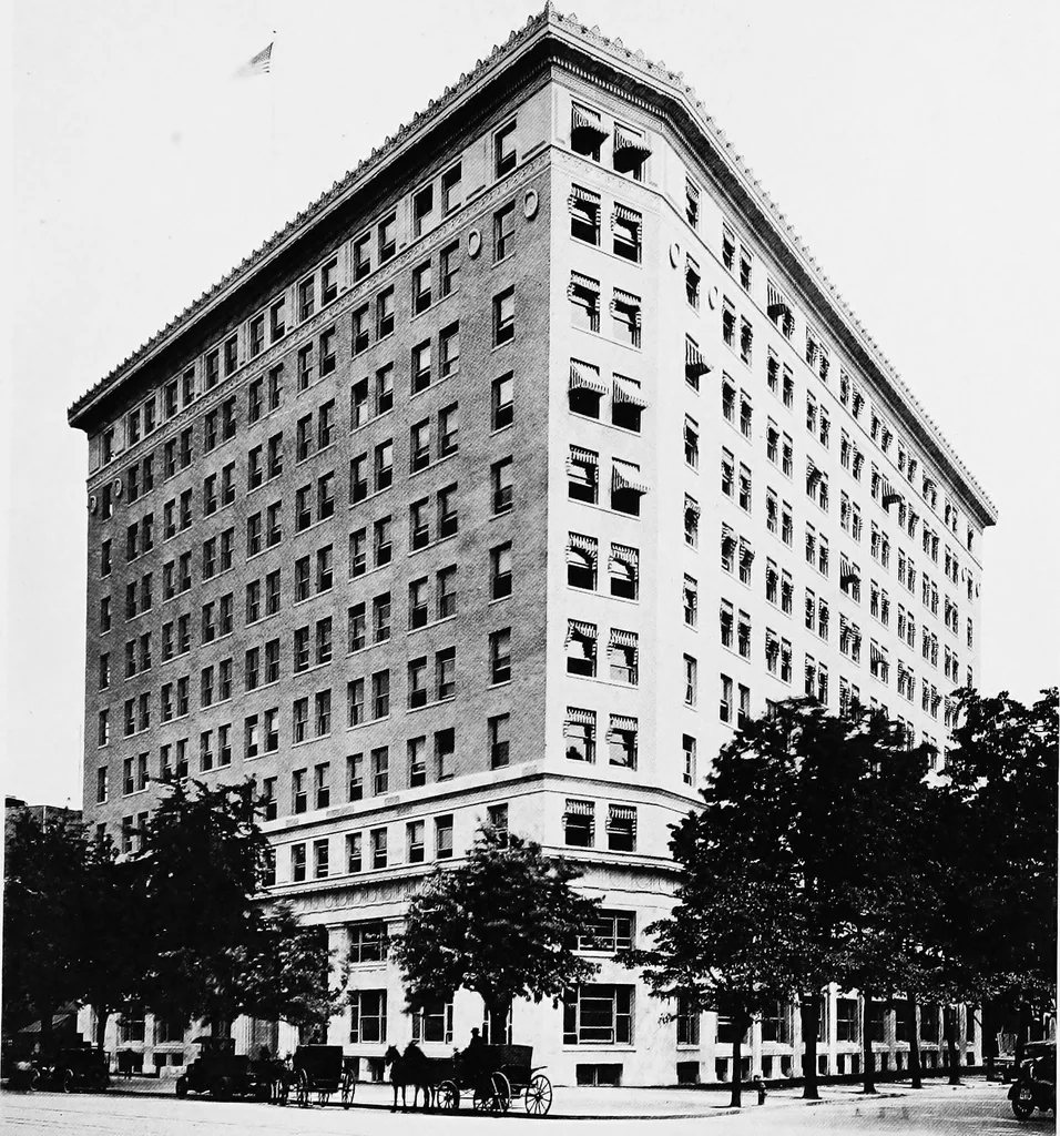 An illustration from Selections from the latest work of Milburn, Heister & Co., architects, 1919, leaf 16