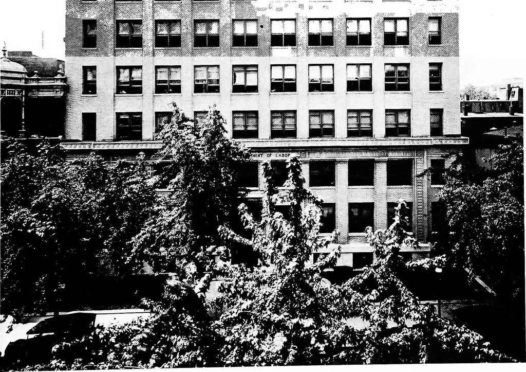 An illustration from Selections from the latest work of Milburn, Heister & Co., architects, 1919, leaf 32