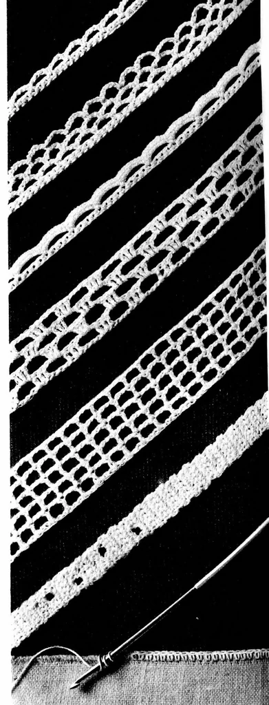 An illustration from Lace-making with crochet hook and knitting needles, 1900, leaf 11