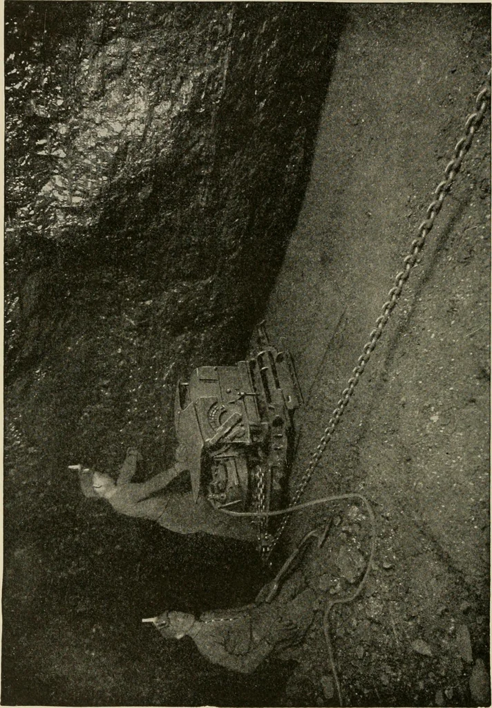 An illustration from Cyclopedia of applied electricity : a general reference work on direct-current generators and motors, storage batteries, electrochemistry, welding, electric wiring, meters, electric lighting, electric railways, power stations, switchboards, power transmission, alternating-current machinery, telegraphy, etc., 1916, leaf 125