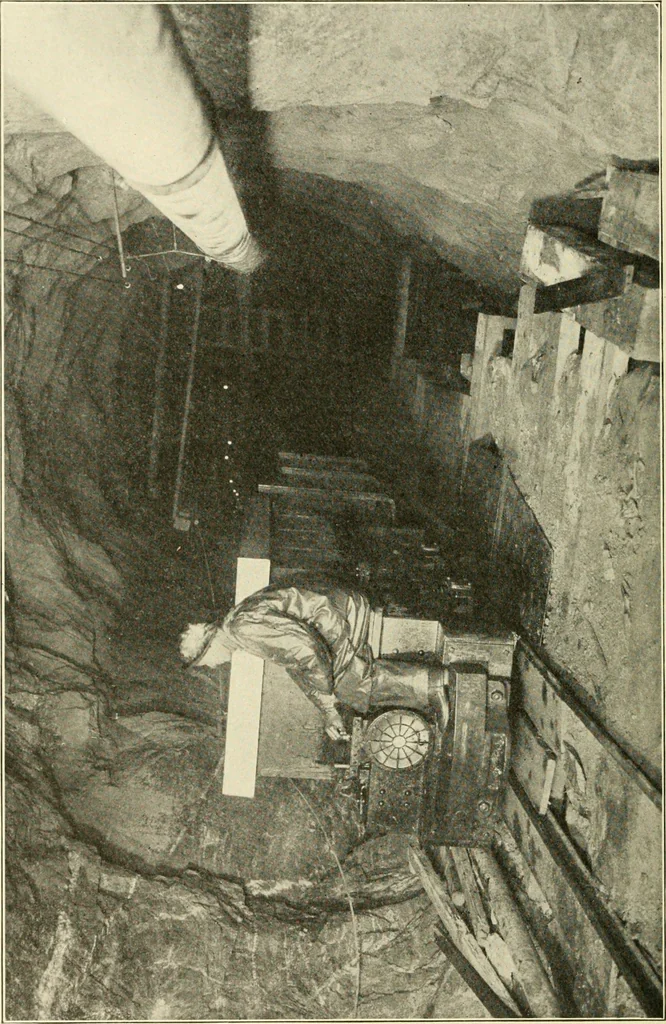 An illustration from Cyclopedia of applied electricity : a general reference work on direct-current generators and motors, storage batteries, electrochemistry, welding, electric wiring, meters, electric lighting, electric railways, power stations, switchboards, power transmission, alternating-current machinery, telegraphy, etc., 1916, leaf 235